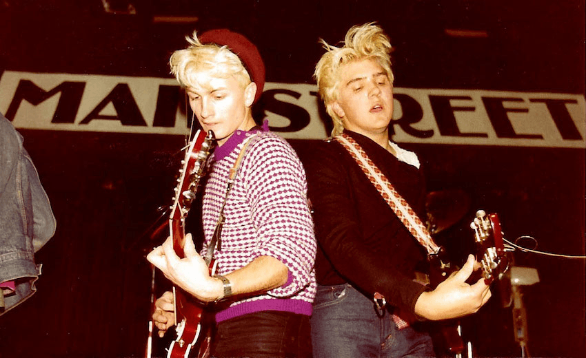 Adam Holt (left) playing with Michael O’Neill of the Screaming Meemees, Mainstreet, Auckland, 1982 (Photo: Simon Grigg) 
