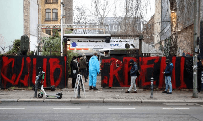 A queue for Covid-19 testing outside the Kit Kat club in Berlin. Photographer: Liesa Johannssen-Koppitz/Bloomberg via Getty Images 
